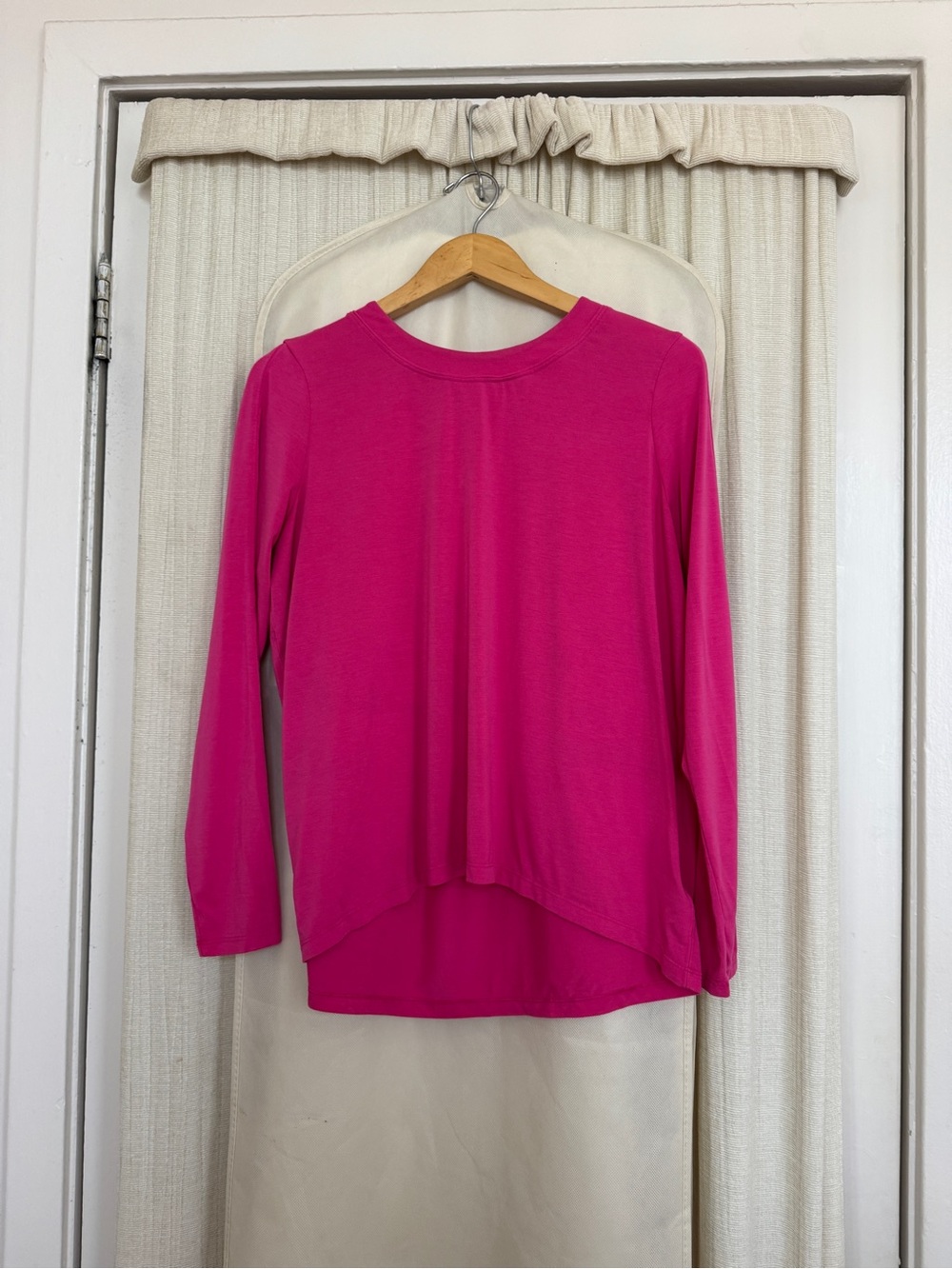 Athleta Soft Lightweight Scoop Neck Long Sleeve Relaxed Top Fuchsia Pink Small